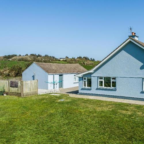 Detached Garage with WC 